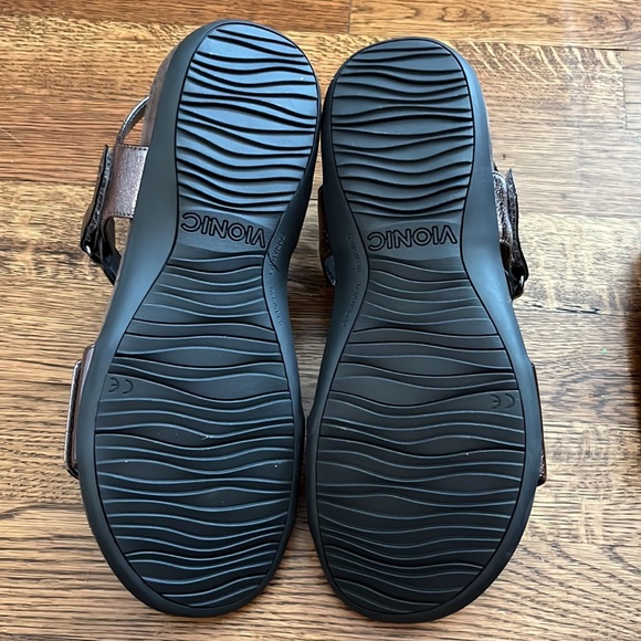 Metallic sandals - Picture 5 of 6